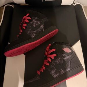 Air Jordan 1 Mid GS Black Pink Winterized – Youth 4.5Y – Fleece Lined